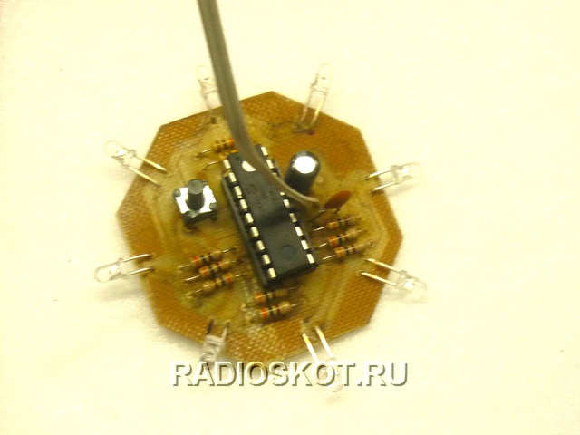 схема создающая LED эффекты, на основе микроконтроллера PIC16F628A